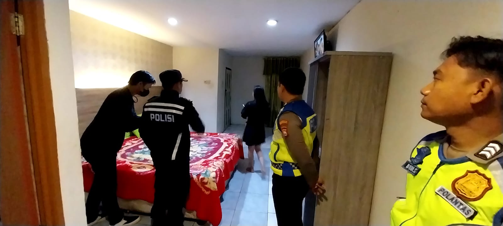 Razia Hotel dan Hiburan Malam, Petugas Temukan Pasangan Bukan Muhrim