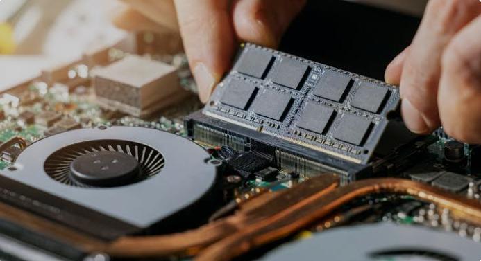 9 Cara Membersihkan RAM Laptop agar Performa Tetap Maksimal dan Pekerjaan Lancar 