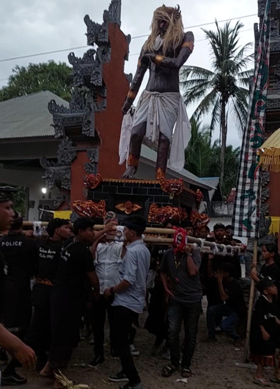 Ramai, Ratusan Umat Hindu Bali Bengkulu Tengah Arak Ogoh-ogoh