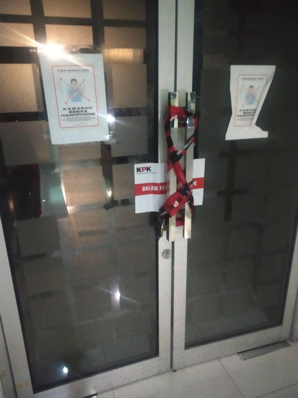 OTT KPK: Ruang Bupati dan Wakil Bupati Rejang Lebong Disegel KPK