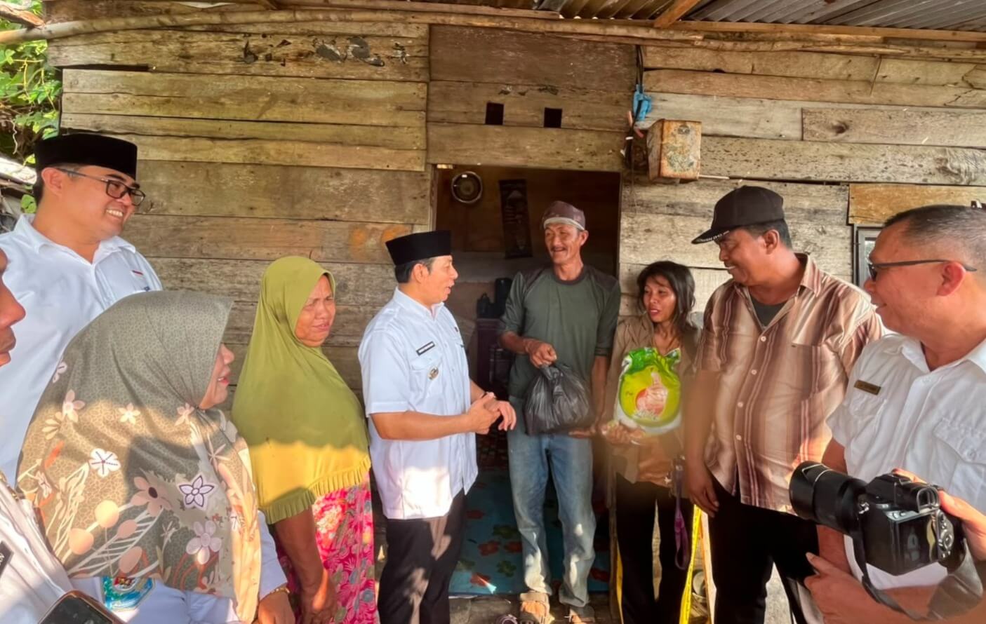 Walikota Bengkulu Temui Langsung Penerima Program Bedah Rumah