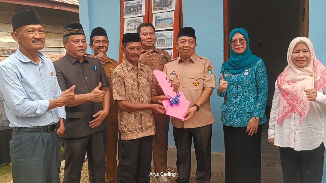 5 Rumah Warga Kurang Mampu di Desa Riak Siabun Seluma Dibedah Secara Gotong Royong