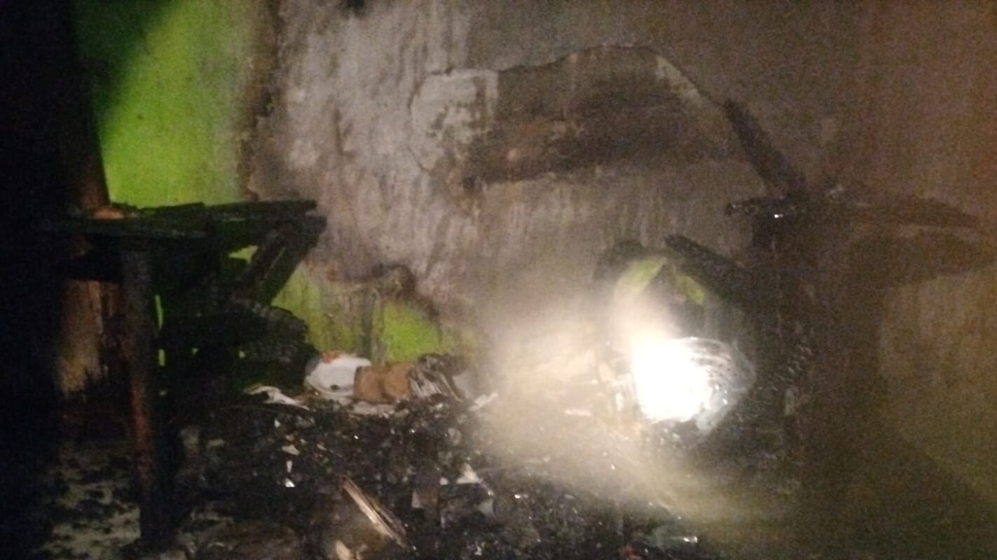 Diduga Korsleting, Rumah Warga di Desa Penago Baru Terbakar