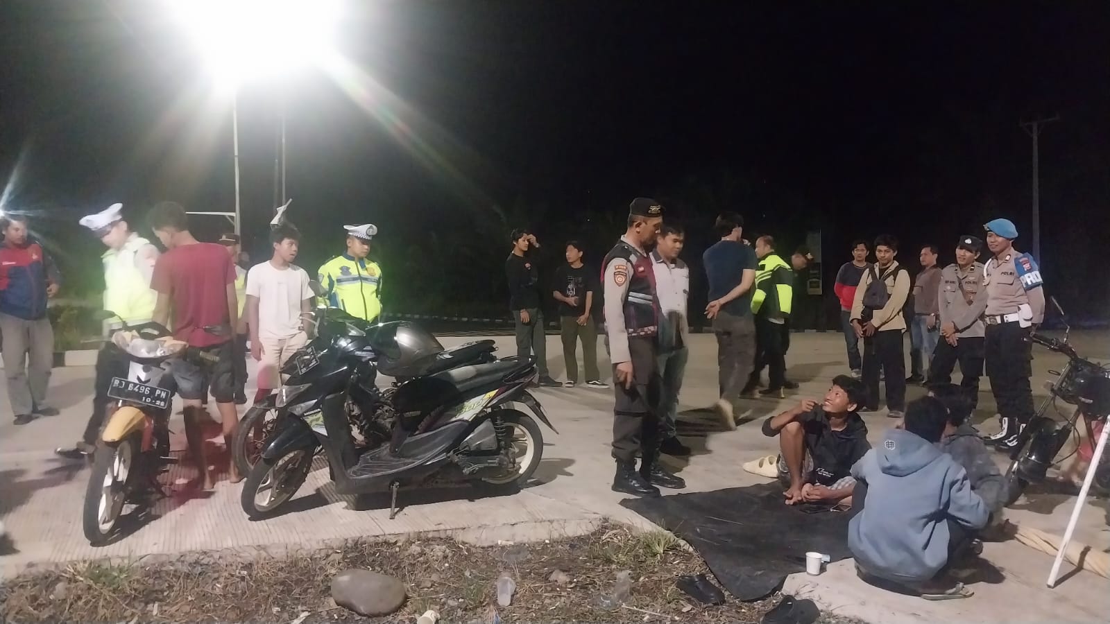 Polisi Usir Rombongan Remaja dari Area Gedung Merah Putih 