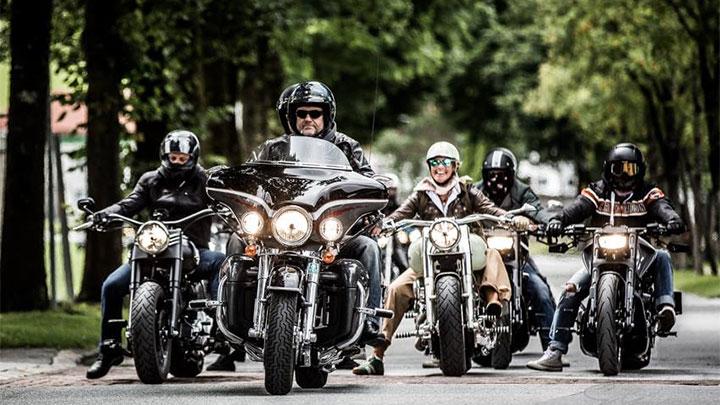 Jangan Asal-asalan, Ini Tips Aman untuk yang Baru Belajar Naik Moge 