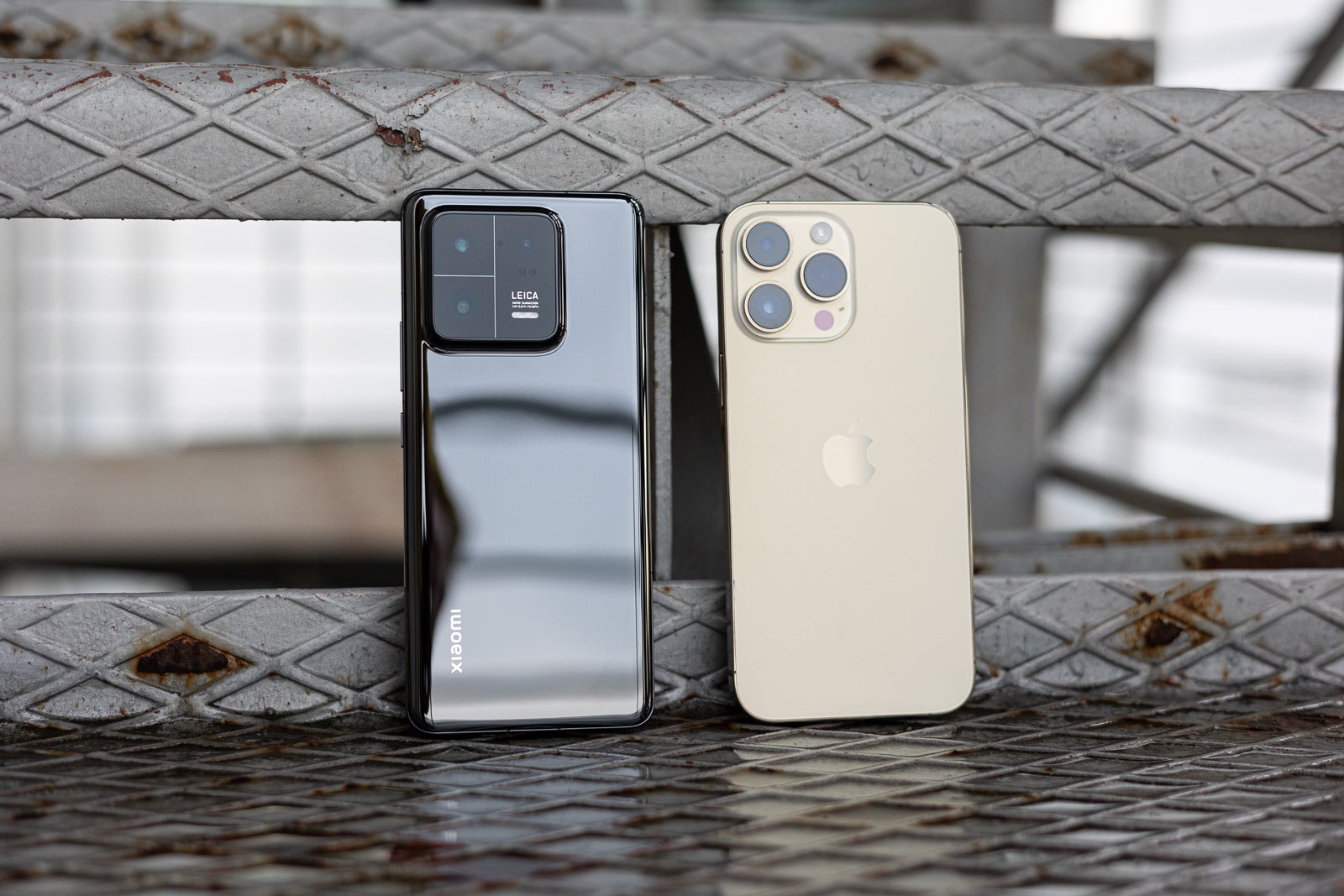 iPhone 15 Pro Max atau Xiaomi 14 Pro, Jangan Anggap Remeh Dulu, Cek Spesifikasi dan Harganya