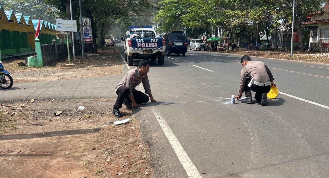 Berkendara Tanpa Helm, Renaldo Tabrak Tiang Reklame Hingga Patah Kaki