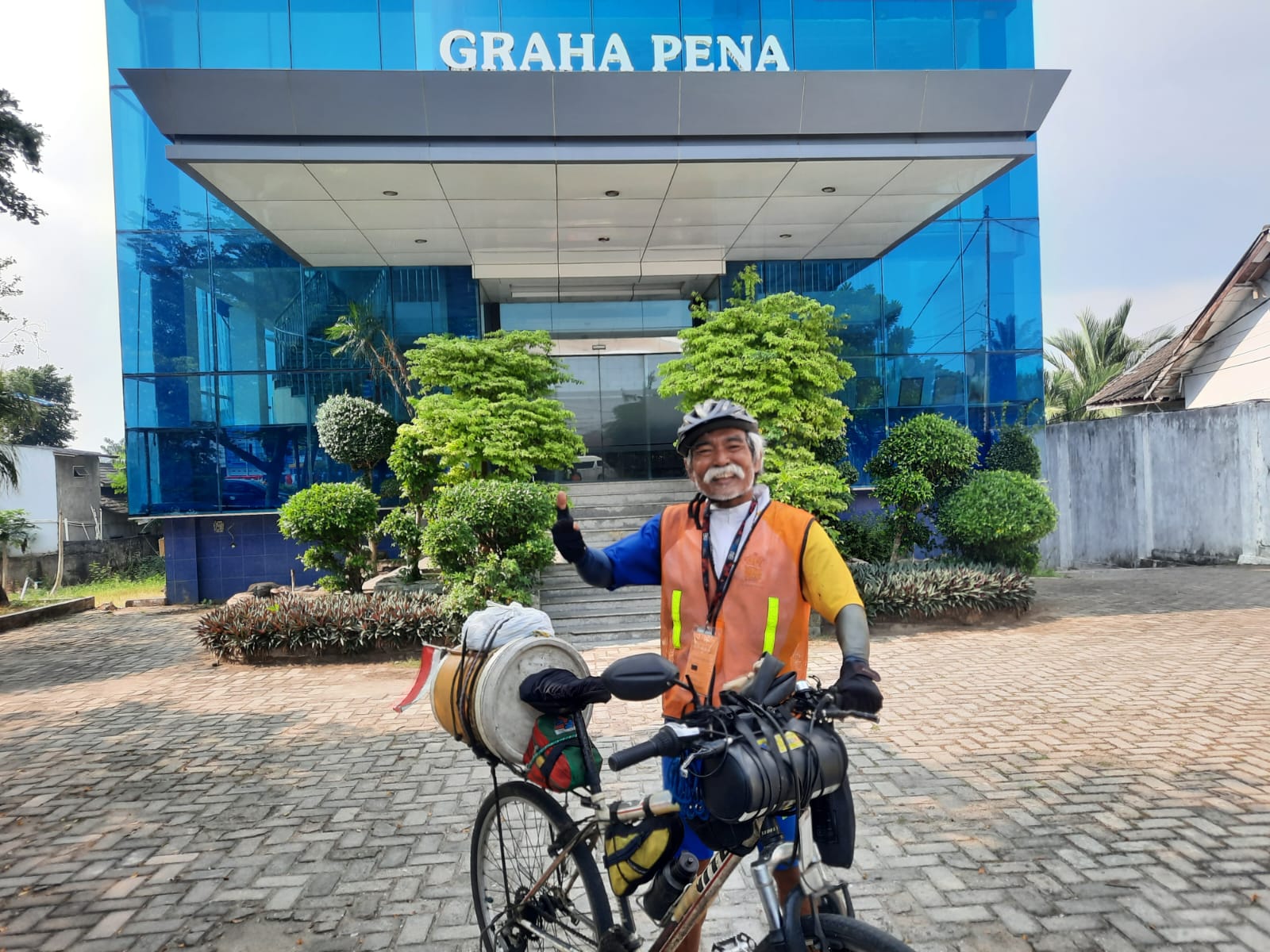 Bersepeda dari Jakarta ke Aceh, Kakek Denni Sudiyono Sambangi RBTV 