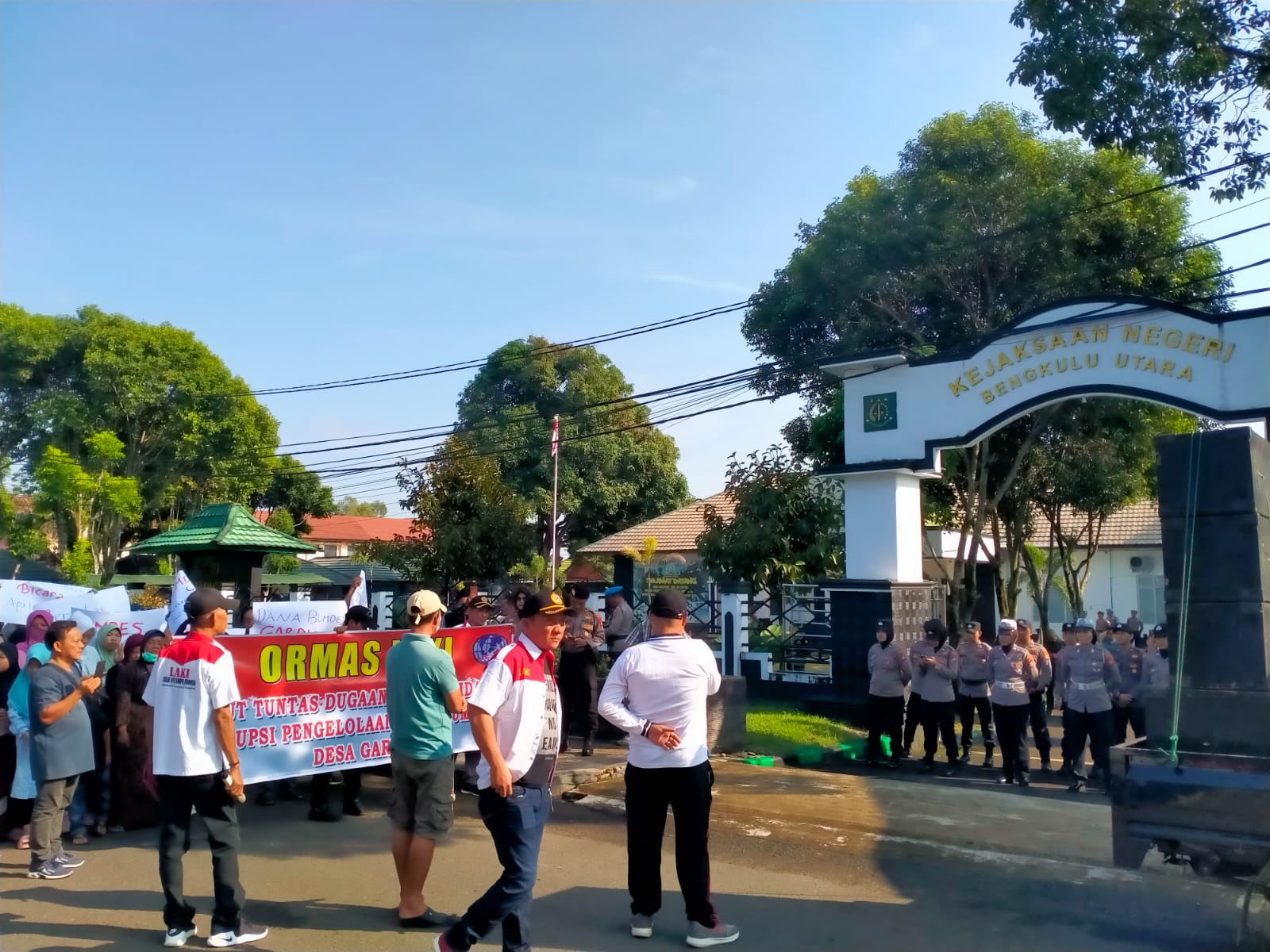 Serangan Balik Usai Tuntutan di PTUN, Kades Gardu Laporkan Mantan Kades ke Kejari