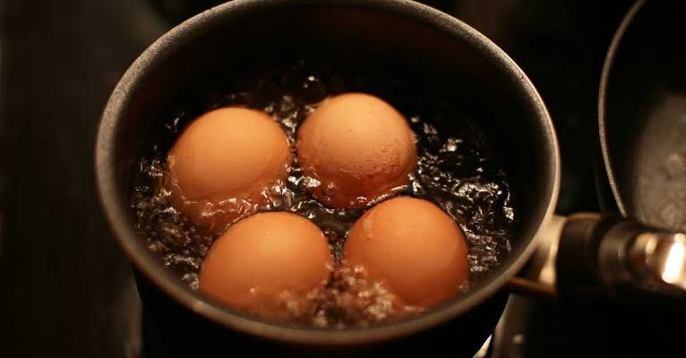 Telur Rebus Untuk Diet, Berikut  8 Cara Mudah Hindari Telur Pecah saat Direbus