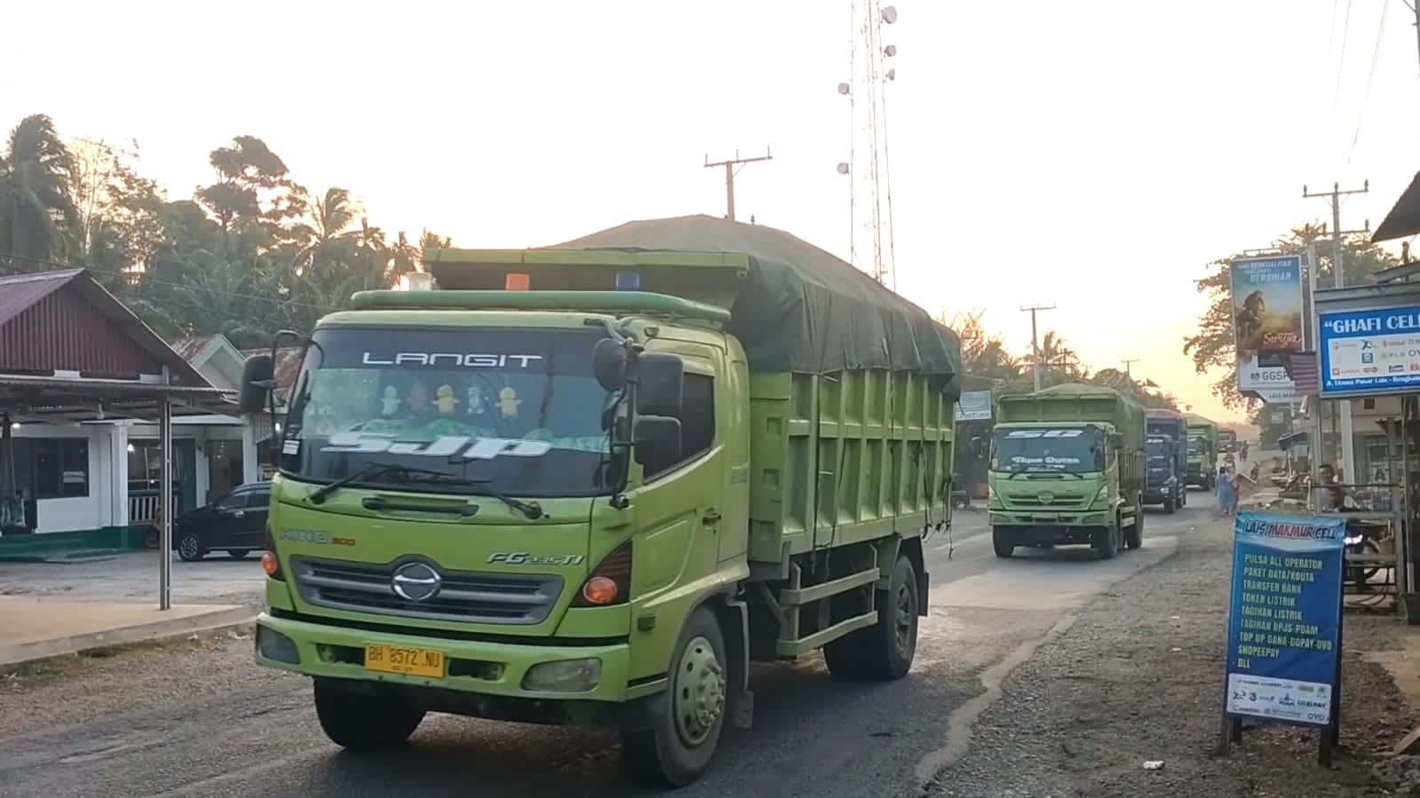 Biang Kerok Kerusakan Jalan, Truk Batu Bara Muatan 20 Ton Melintas di Jalinbar