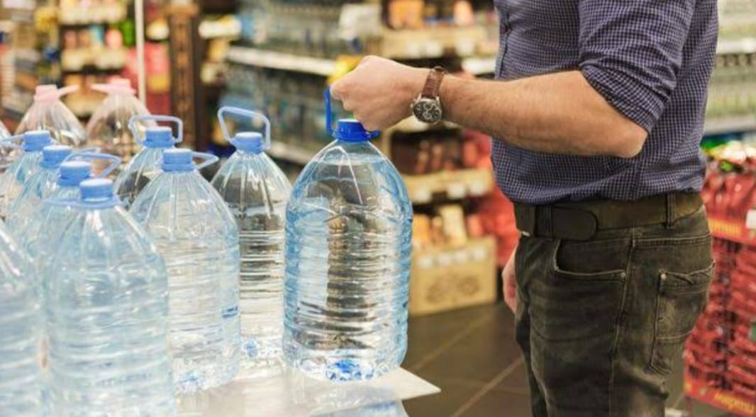 Jangan Mudah Terkecoh Label Bebas BPA, Simak 3 Tips Memilih Air Minum Kemasan Galon yang Sehat