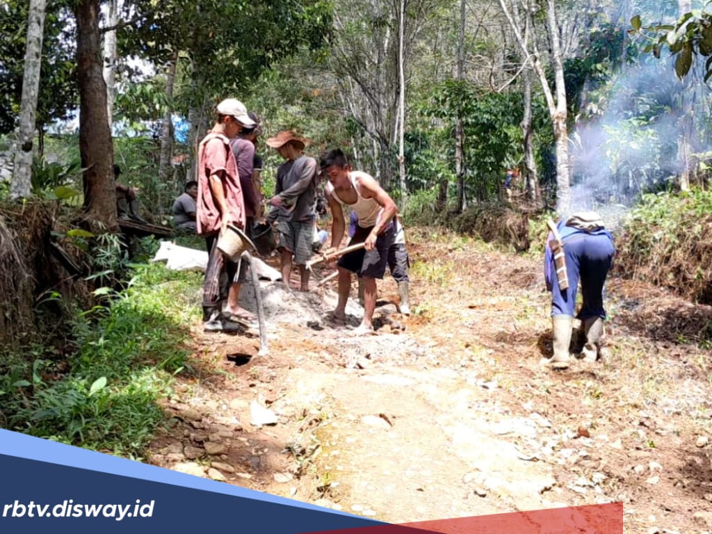  Jalan di Semelako Kembali Rusak, Warga Lagi-lagi Gotong Royong