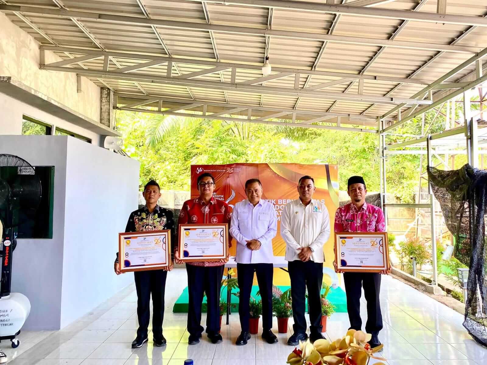 Hari Statistik Nasional, Empat OPD Pemkab Bengkulu Tengah Terima Penghargaan Kategori OPD Kolaboratif