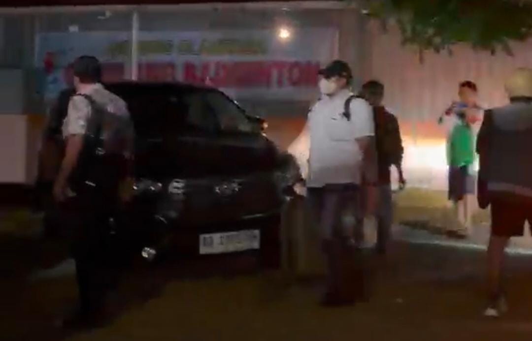 Geledah Rumah Sekwan Kota, Penyidik KPK Bawa 3 Koper