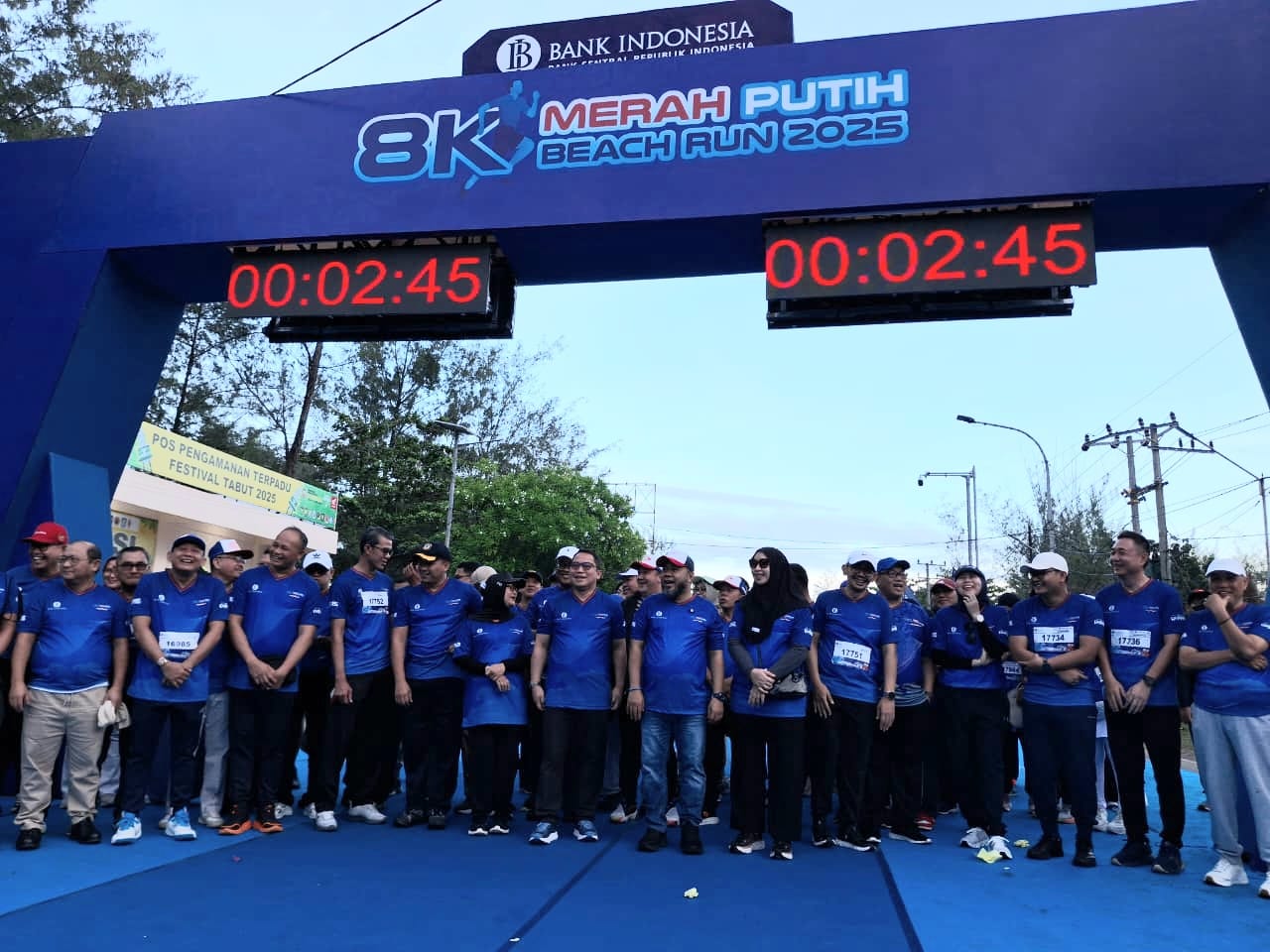 Meriah Penuh Semangat, Gubernur Helmi Mau Event Seperti 8K Merah Putih Beach Run Diperbanyak