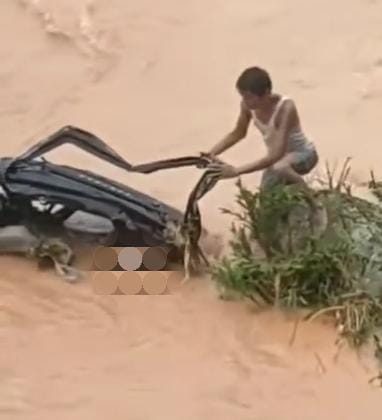 Ini Kronologi Pasutri Asal Bengkulu Utara Terseret Banjir saat di Dalam Mobil Travel, 7 Orang Tewas