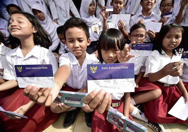 Dana Bansos Pendidikan Rp1,8 Juta di Rekening, Ini Cara Cek Daftar Penerima Melalui SI PINTAR