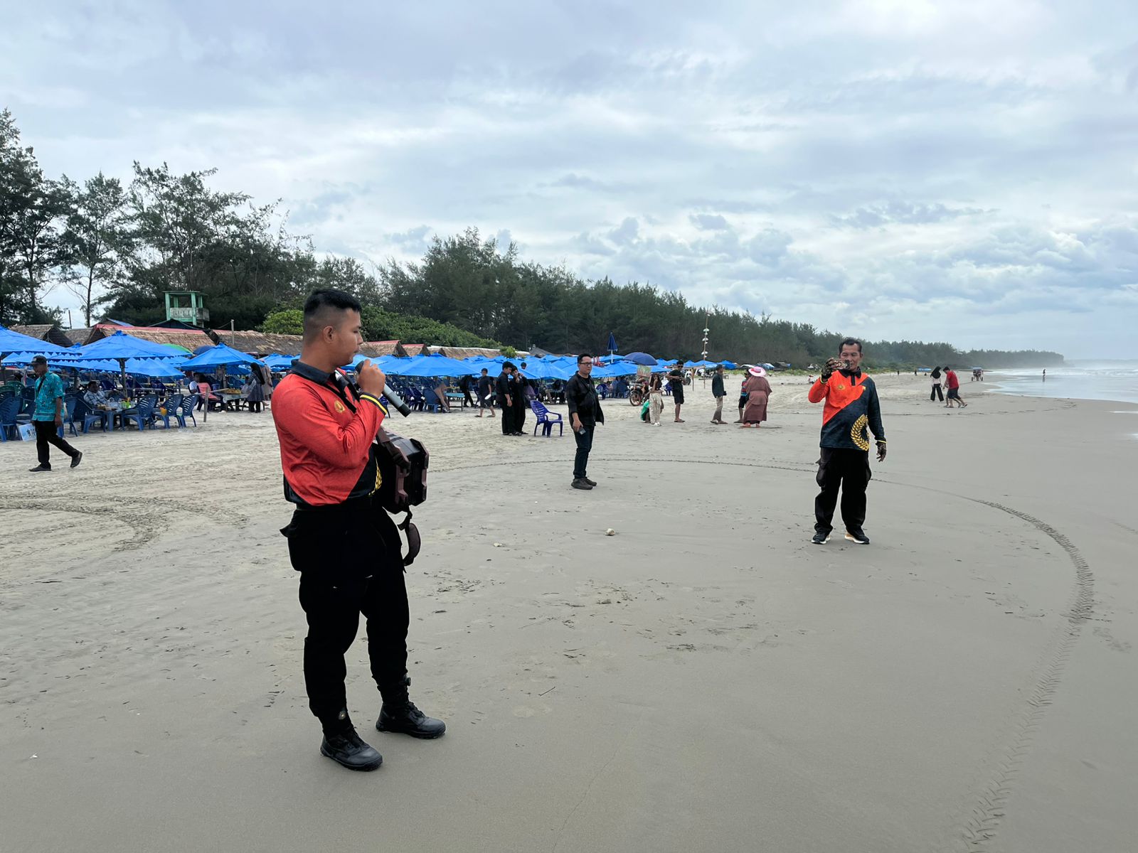 Perhatian! Pengunjung Dilarang Mandi di Pantai Panjang, Polisi dan Tim Gabungan Patroli Sejam Sekali