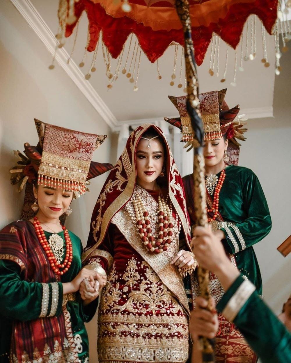 Mengenal Tradisi Pernikahan 'Malam Bainai' dari Adat Minangkabau, Penuh Makna Bagi Calon Mempelai