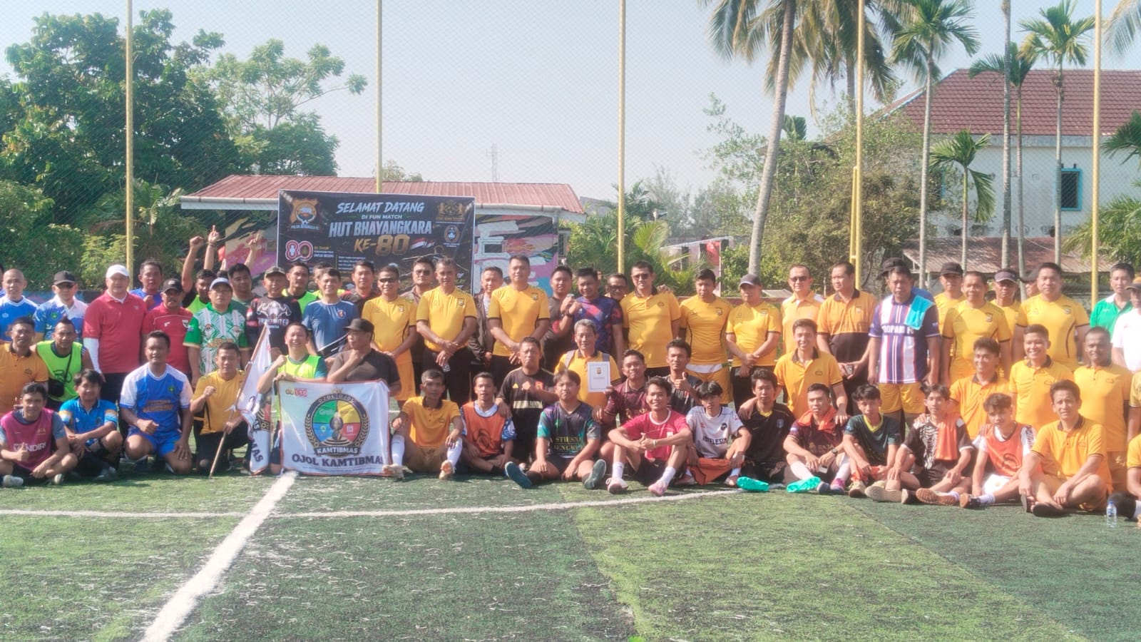 HUT Bhayangkara, Kapolda Bengkulu Olahraga Bersama Wartawan, Mahasiswa dan Ojol