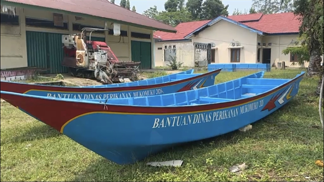 Pemkab Mukomuko Siapkan Bantuan Dua Perahu Fiber untuk Nelayan Pasar Sebelah