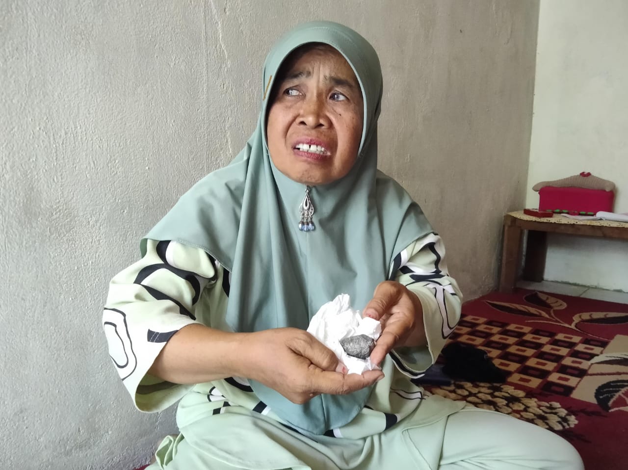 Pak Polisi Tolong Pelaku Hipnotis Berkeliaran, Nenek Lansia Penjual Kue Keliling Jadi Korban Lagi