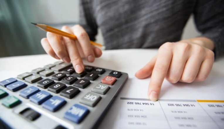 Simulasi Angsuran SPinjam Rp 1 Juta, Kapan DC Tagih Utang ke Rumah?