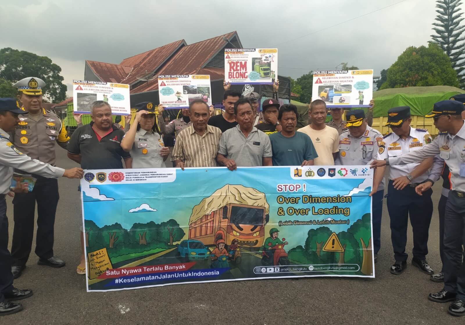 Dirlantas Polda Bengkulu dan Tim Gabungan Sosialisasi dan Tindak Truk ODOL di Kabupaten Rejang Lebong