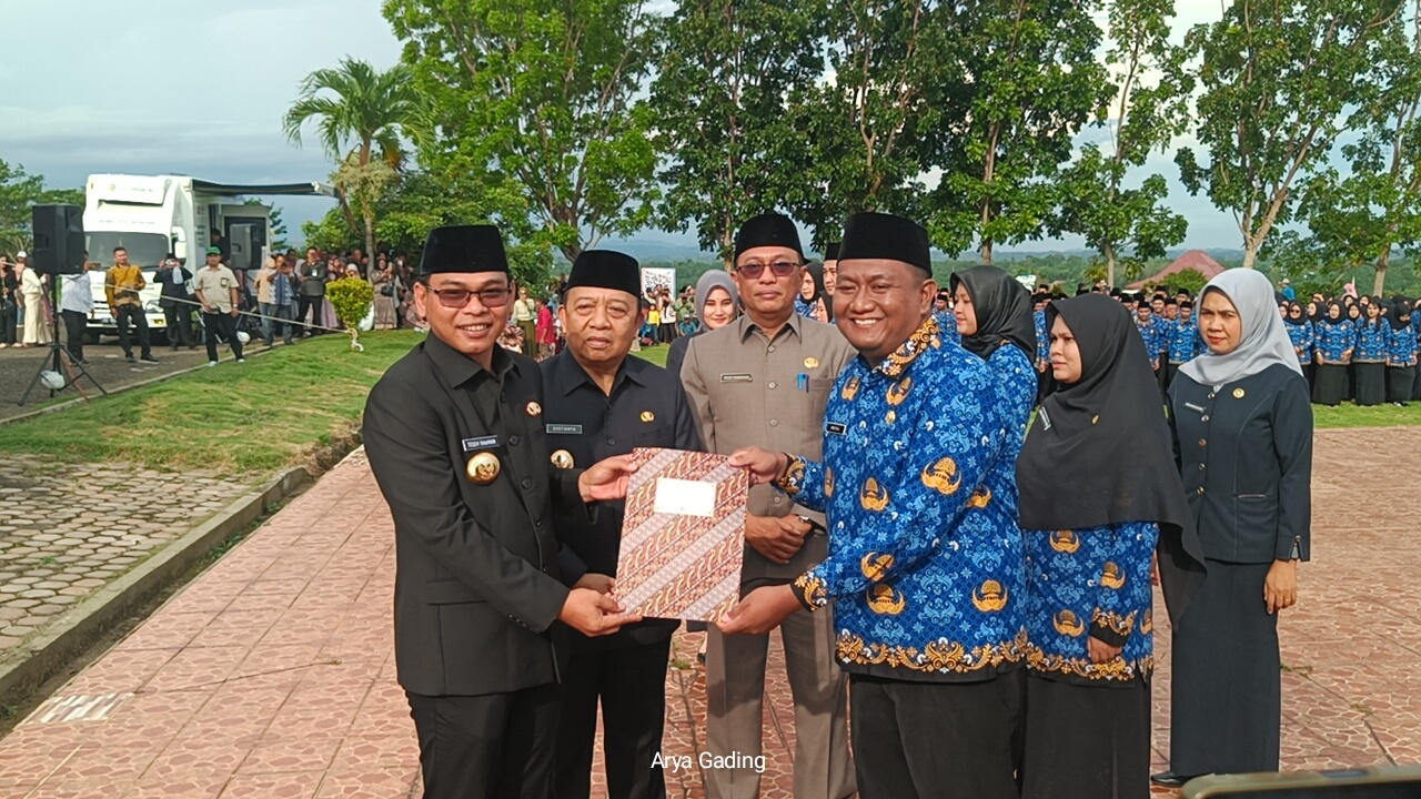  Bupati Seluma Serahkan SK CPNS 2024, Formasi Terbesar Tenaga Teknis dan Ada yang Berasal dari Makassar