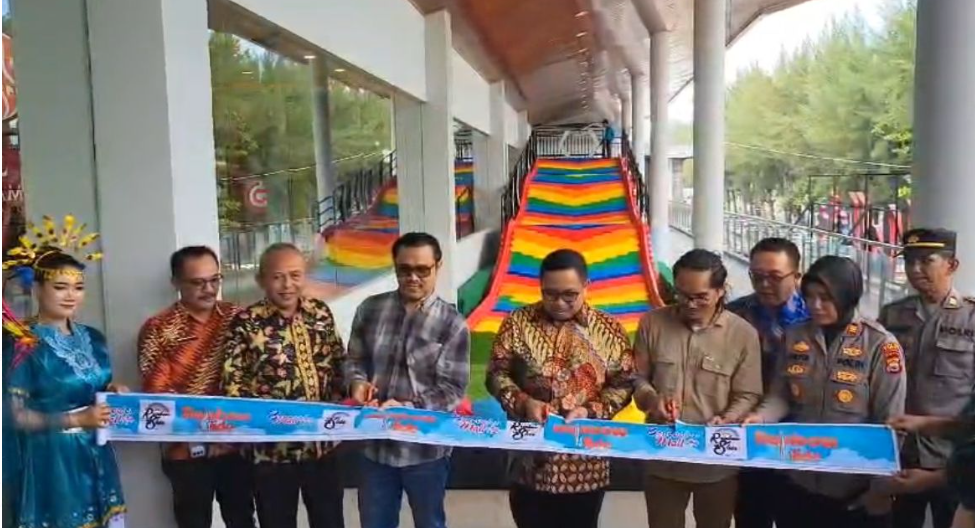 Wahana Rainbow Slide di Bencoolen Mall Dibuka hingga 14 Juli, Segini Harga Tiketnya