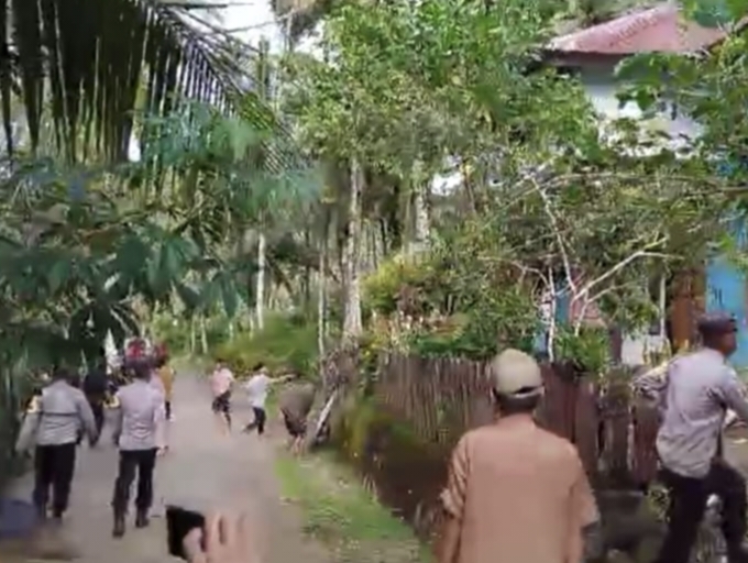 Rumah Terduga Pelaku Pembunuhan Sadis Cucu dan Nenek di Kaur, Luluh Lantak Diserbu Massa