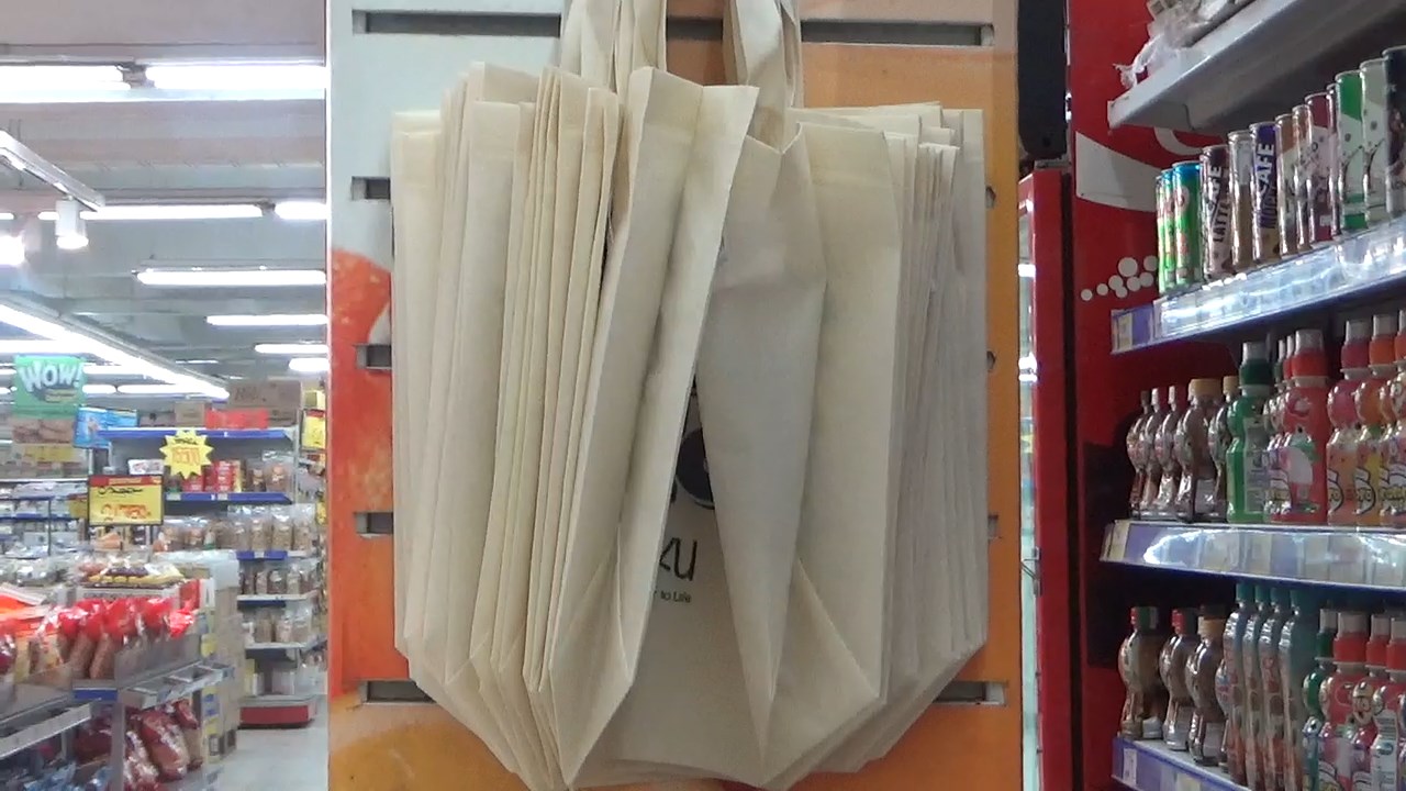 Hari Bebas Kantong Plastik, Penggunaan Shopping Bag Mulai Efektif di Hypermart