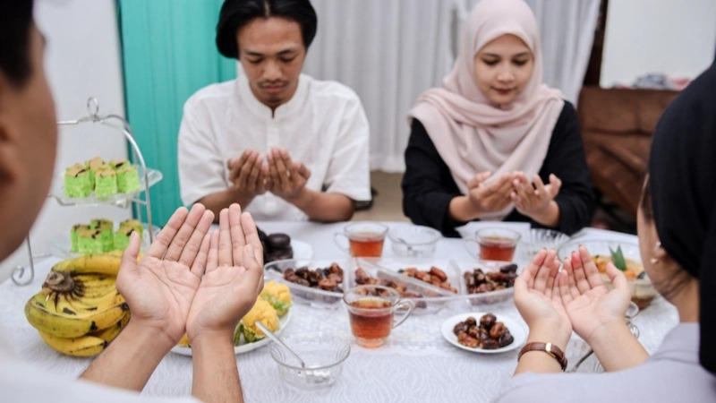 Tips Puasa Tetap Lancar dan Aman bagi Penderita Maag