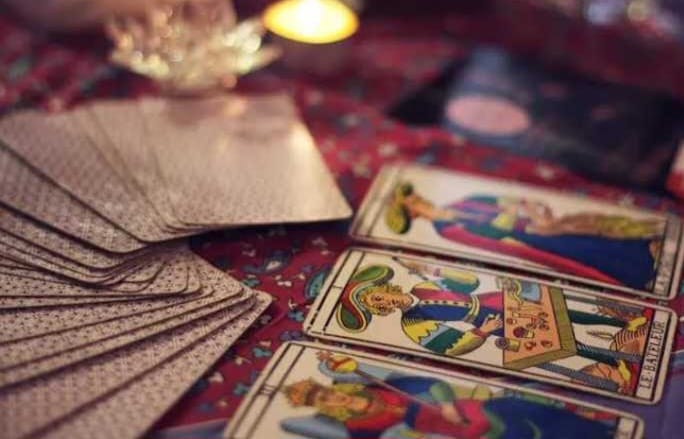 Ramalan Kartu Tarot, 4 Shio Ini Rezekinya Mengalir Terus Sampai Menggunung, Ada Shio Kuda dan Ayam