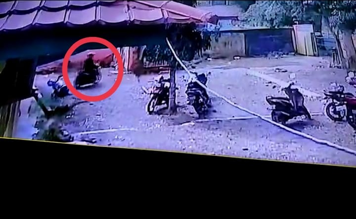 Terekam CCTV, Bandit Curanmor Beraksi di SMAN 01 Bengkulu Utara