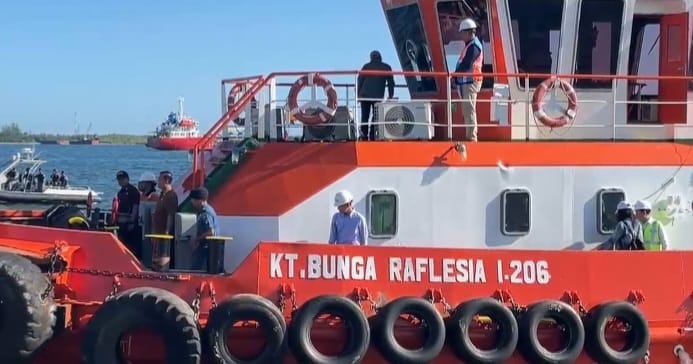 Wapres RI Gibran Rakabuming Raka Tinjau Lokasi Pengerukan Pelabuhan Pulau Baai