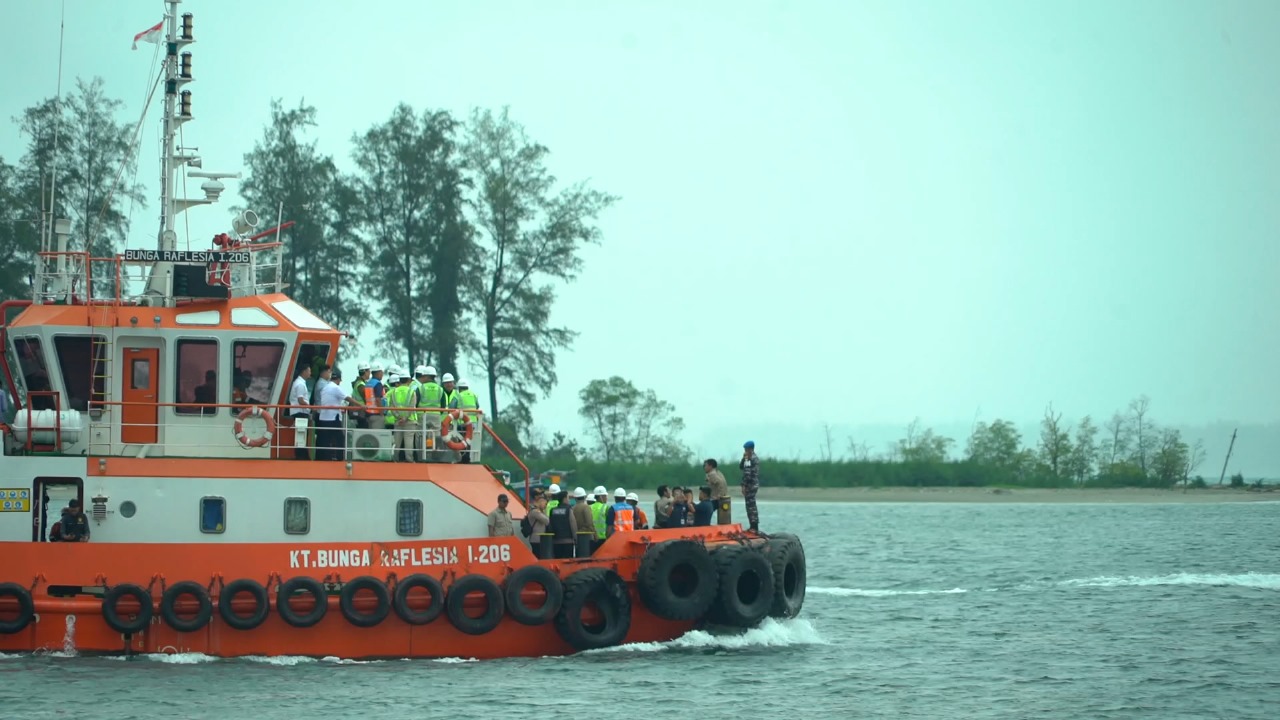Pengerukan Alur Pelabuhan Pulau Baai, Flexible Hose Kapal Keruk Pecah, Pasir Kembali ke Laut