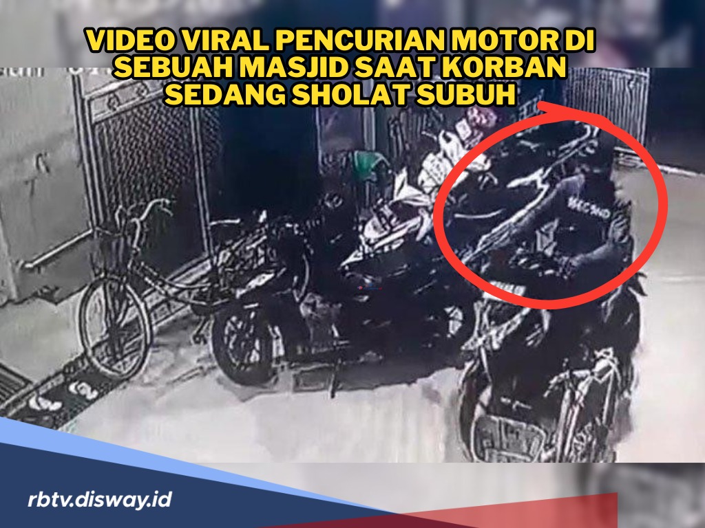 Maling Beraksi di Masjid, Gasak Motor saat Korban Sedang Sholat Subuh, Aksinya Terekam CCTV!