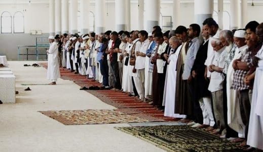 7 Adab Ketika Seorang Muslim Menjadi Imam Shalat, Tidak Boleh Sembarangan