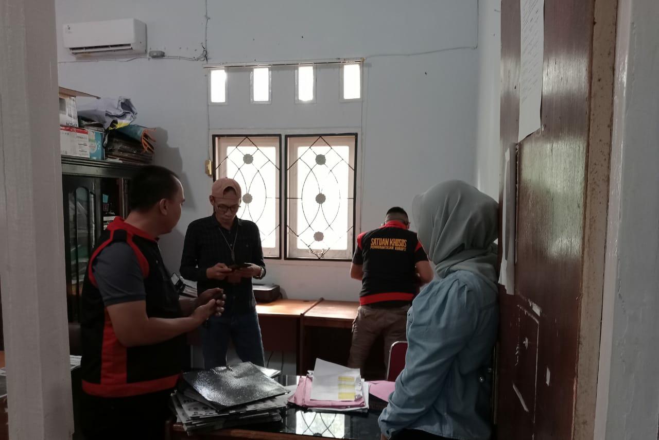Breaking News: Sekretariat DPRD Kaur Digeledah !!!