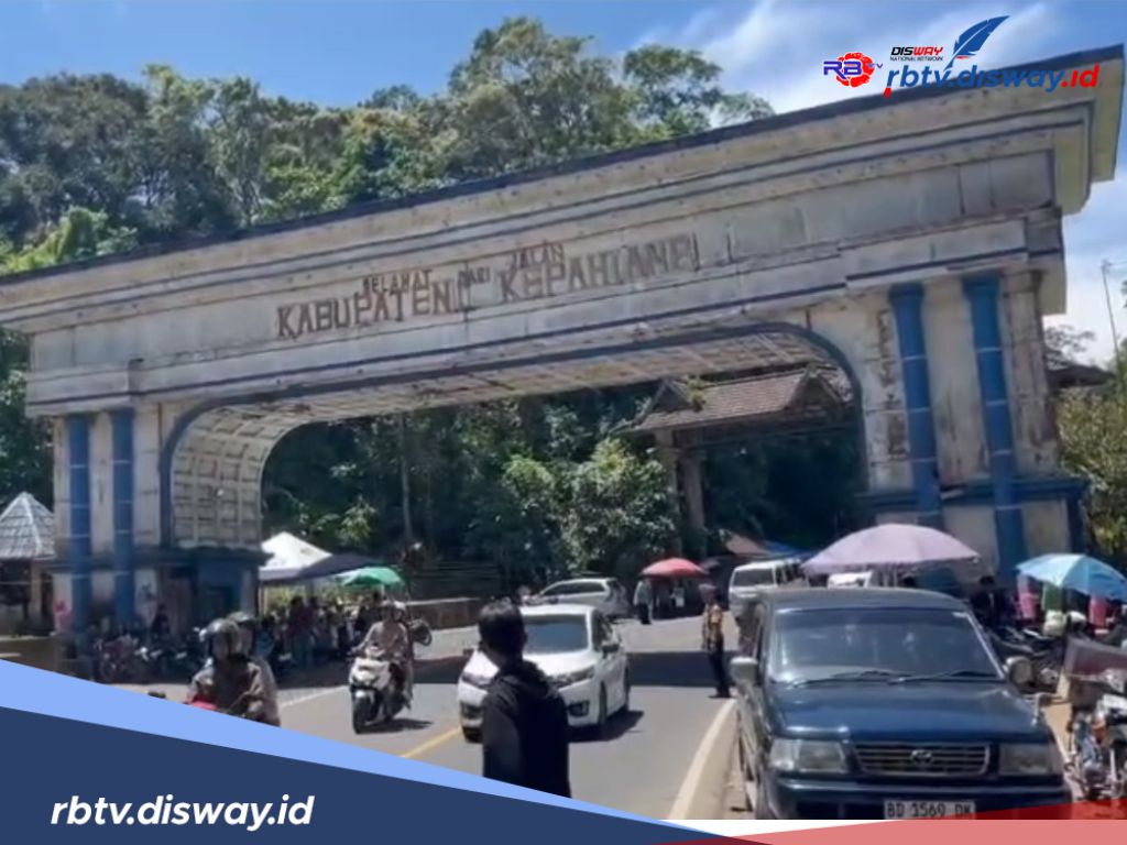 Gapura Perbatasan Kepahiang-Bengkulu Tengah, Jadi Wisata Dadakan saat Libur Lebaran 2025