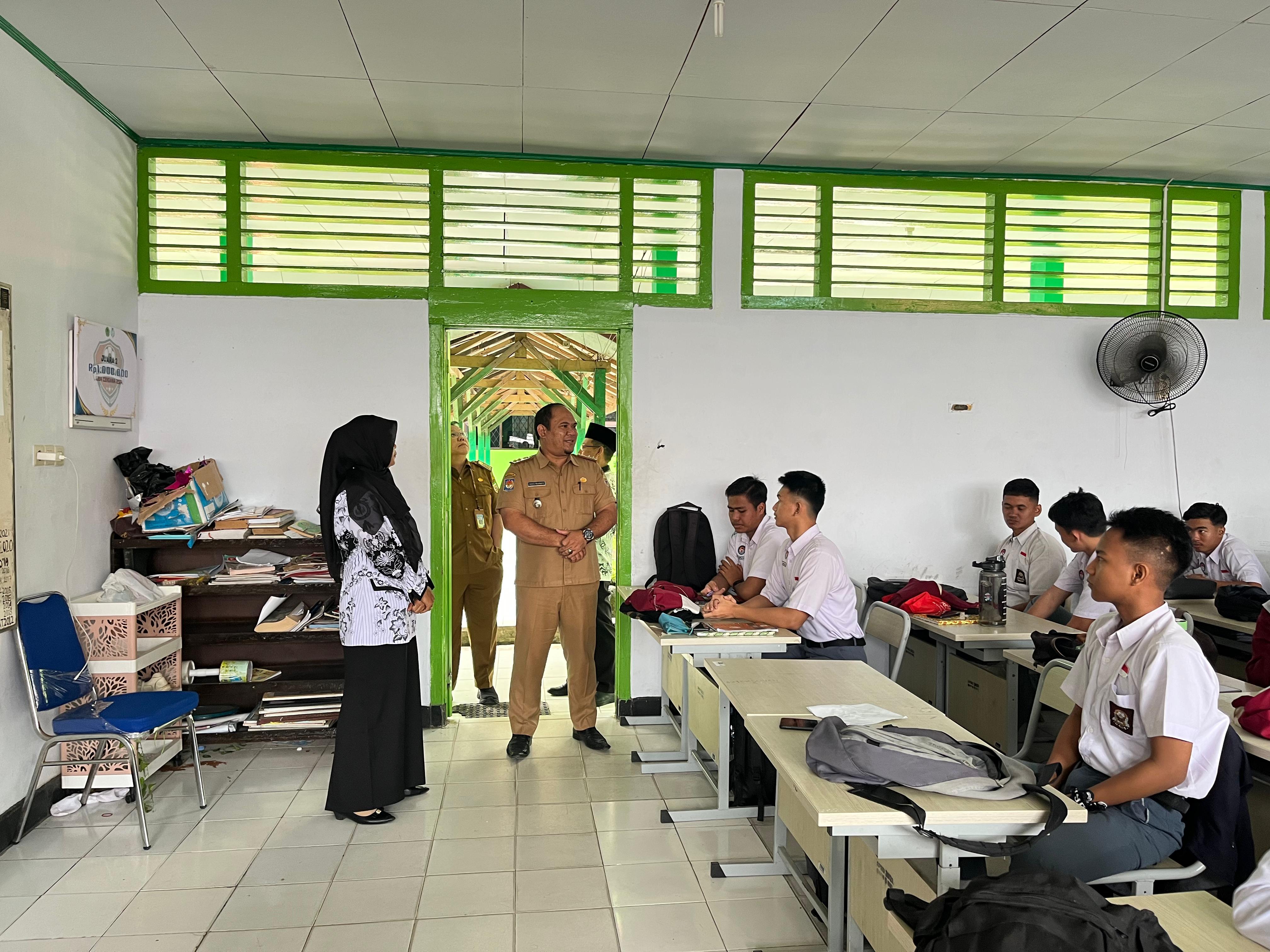 Hari Pertama Masuk Sekolah, Masih Ada Siswa dan Guru Tidak Hadir 