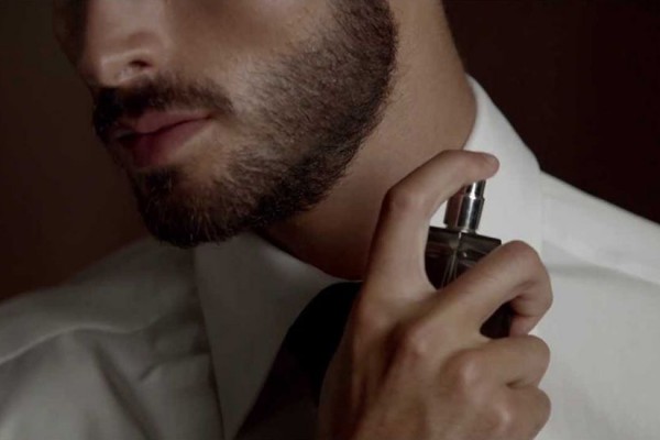 7 Rekomendasi Parfum Pria yang Semakin Wangi Saat Berkeringat 