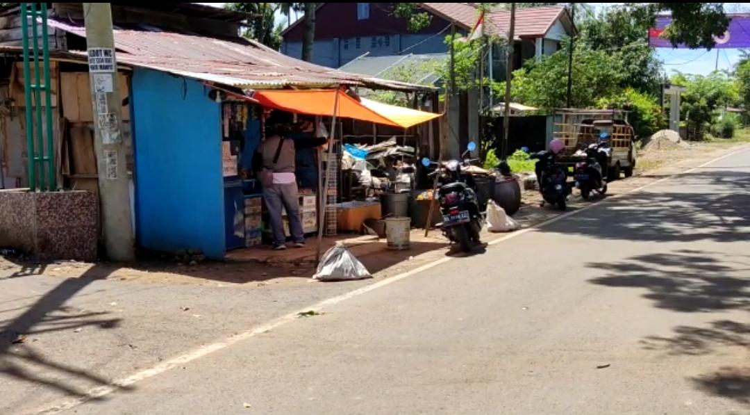 Ada Apa?, Kok Etalase Pedagang Dilempari Sampai Pecah