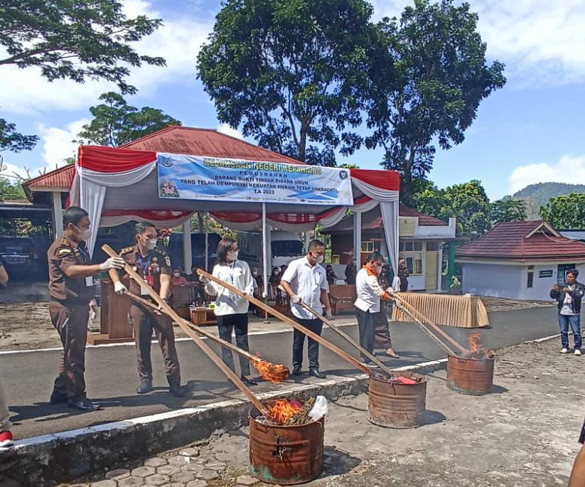 8 Kilogram Ganja Dibakar