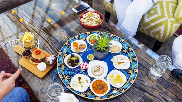 Waktu Buka Puasa Ramadan di Surabaya, Kamis 19 Februari 2026