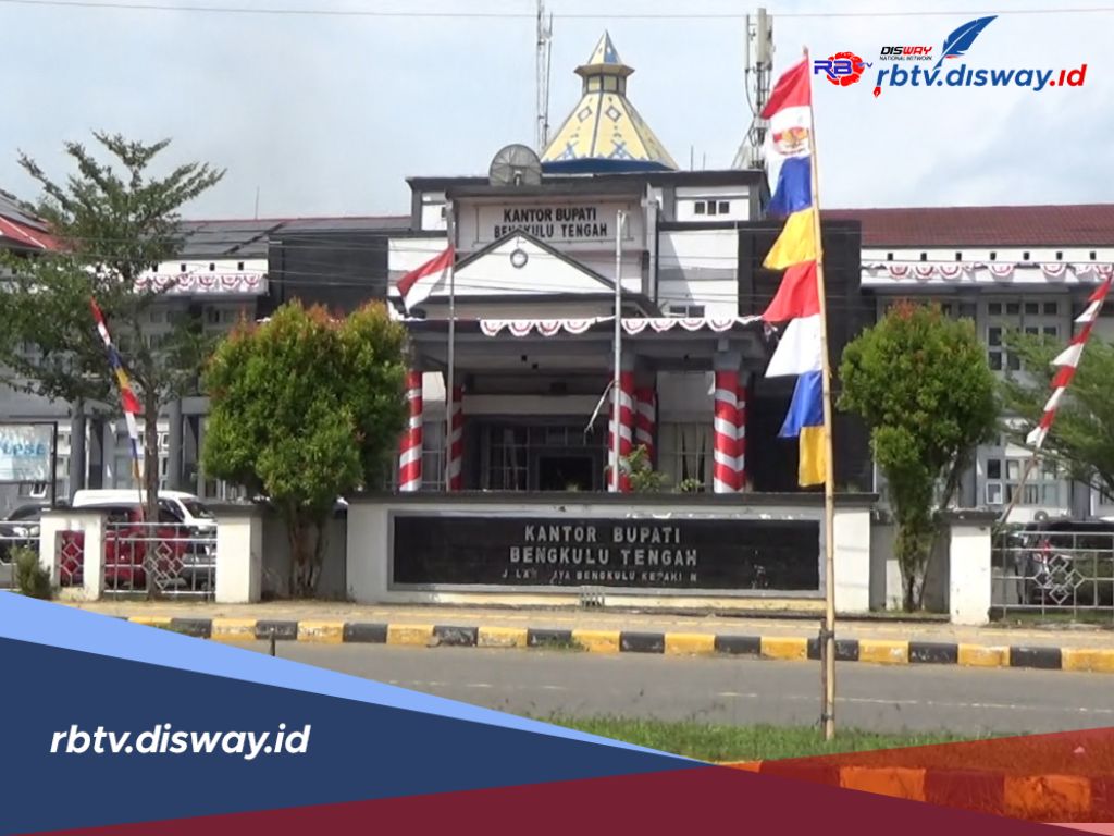 Penerangan Kantor Pemerintahan, Bupati Rachmat Riyanto Minta Rumah Kades dan Kantor Desa Terang
