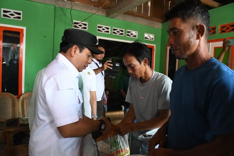 Alami Kecelakaan Kapal, Nelayan di Malabero Dapat Bantuan 