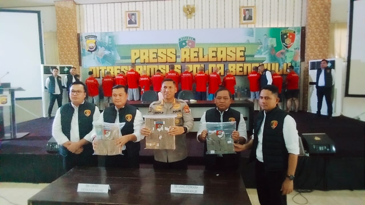 Polda Bengkulu Rilis Wajah Tersangka Dugaan Tipikor di PDAM Tirta Hidayah dan Dinas Pertanian Kaur